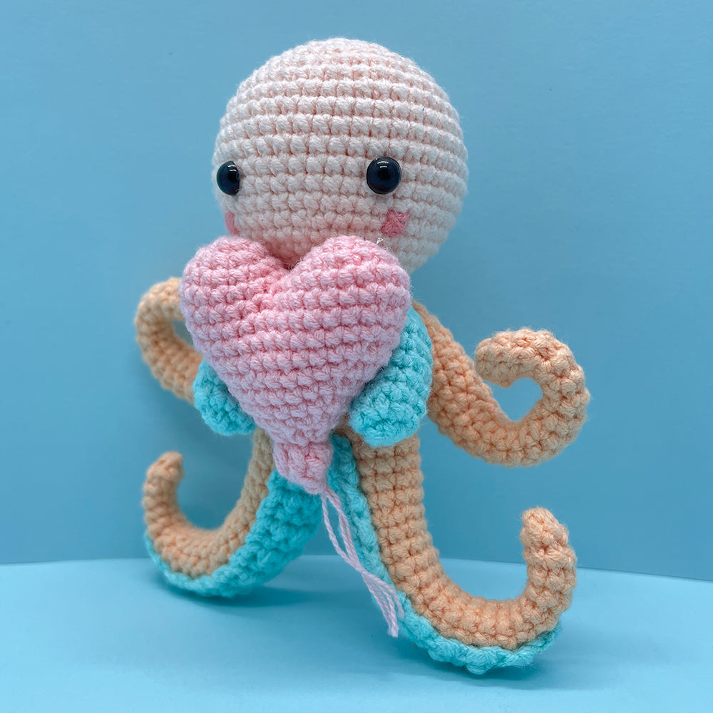 Cute Octopus and Love Ballon - Crochet Kit